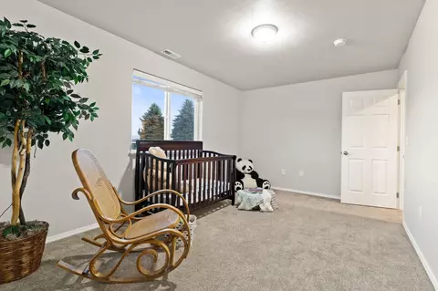 Bedroom - 9603 E Hoffman Ln, Spokane, WA 99206 photo 4 of 9