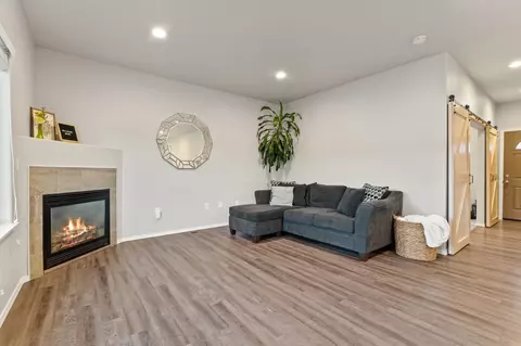 Living - 9603 E Hoffman Ln, Spokane, WA 99206 photo 2 of 3