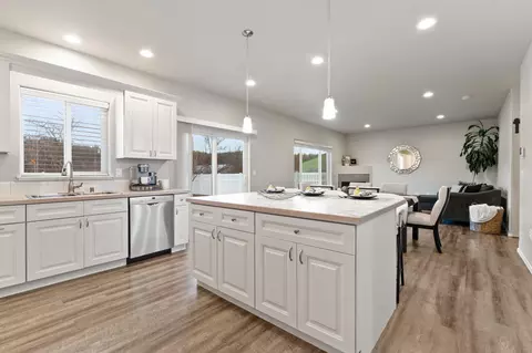 Kitchen - 9603 E Hoffman Ln, Spokane, WA 99206 photo 3 of 4