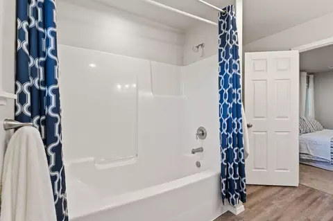 Bath - 9603 E Hoffman Ln, Spokane, WA 99206 photo 2 of 5