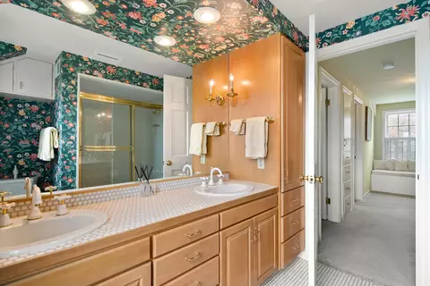 Bath - 227 E High Dr, Spokane, WA 99203 photo 3 of 8