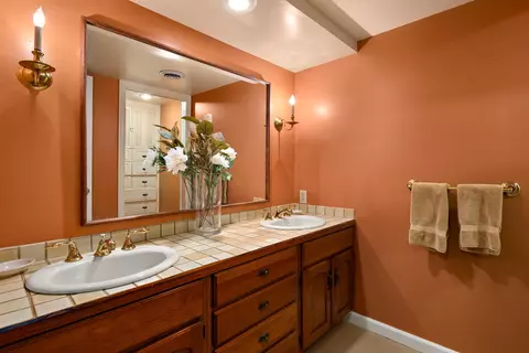 Bath - 227 E High Dr, Spokane, WA 99203 photo 8 of 8