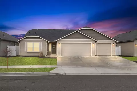 8519 W Pirates Ct, Spokane, WA 99224