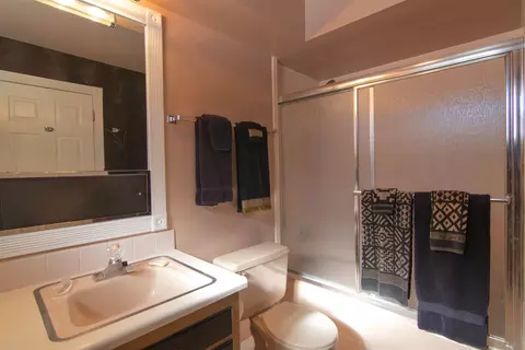 Bath - 13606 E 16th Ave, Spokane Valley, WA 99216 photo 3 of 4
