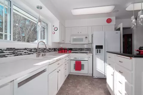 Kitchen - 13606 E 16th Ave, Spokane Valley, WA 99216 photo 1 of 3