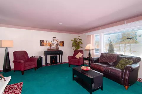 Living - 13606 E 16th Ave, Spokane Valley, WA 99216 photo 2 of 3