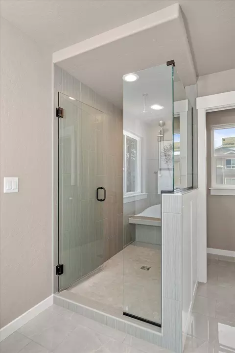 Bath - 3402 E 46th Ct, Spokane, WA 99223 photo 7 of 9