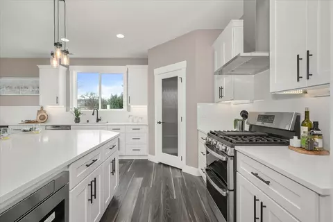 Kitchen - 3402 E 46th Ct, Spokane, WA 99223 photo 4 of 7