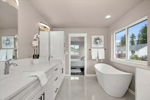 Bath - 3402 E 46th Ct, Spokane, WA 99223 photo 5 of 9