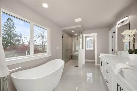 Bath - 3402 E 46th Ct, Spokane, WA 99223 photo 2 of 9