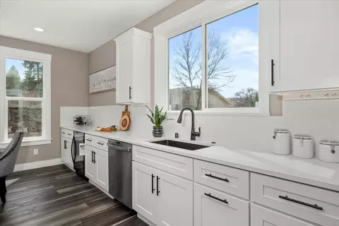 Kitchen - 3402 E 46th Ct, Spokane, WA 99223 photo 5 of 7