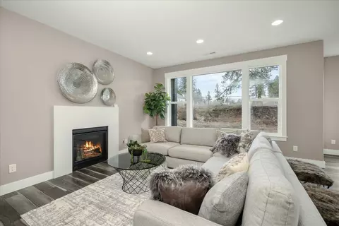 Living - 3402 E 46th Ct, Spokane, WA 99223 photo 2 of 5