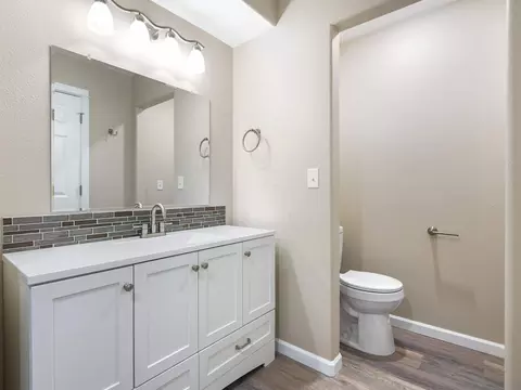 Bath - 544 E Dave Ct, Spokane, WA 99208 photo 1 of 5