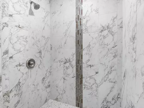 Bath - 544 E Dave Ct, Spokane, WA 99208 photo 3 of 5