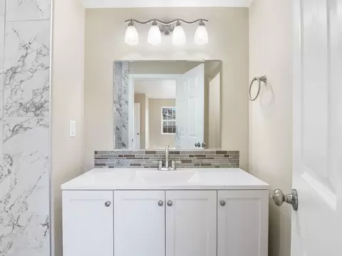 Bath - 544 E Dave Ct, Spokane, WA 99208 photo 2 of 5