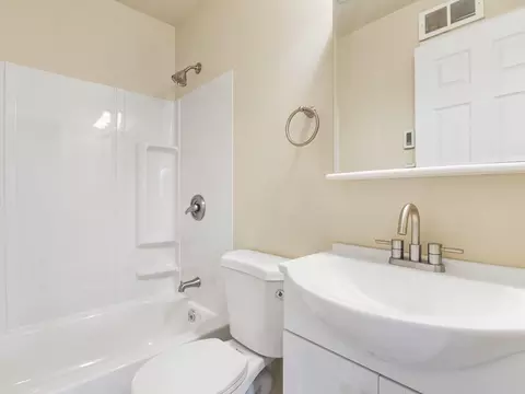 Bath - 544 E Dave Ct, Spokane, WA 99208 photo 4 of 5