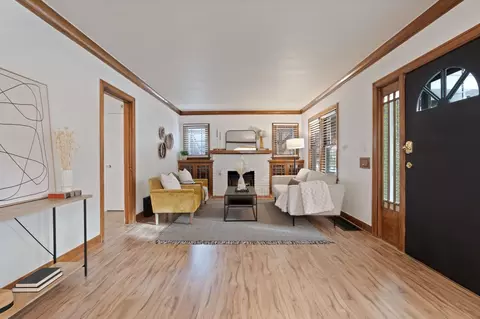 Living - 1105 E 18th Ave, Spokane, WA 99203 photo 1 of 4