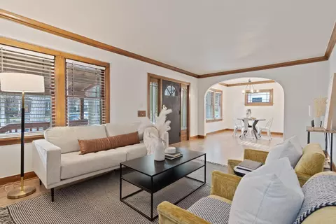 Living - 1105 E 18th Ave, Spokane, WA 99203 photo 2 of 4