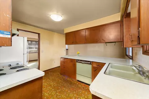 1017 E Greenleaf Dr, Spokane, WA 99208 photo 5