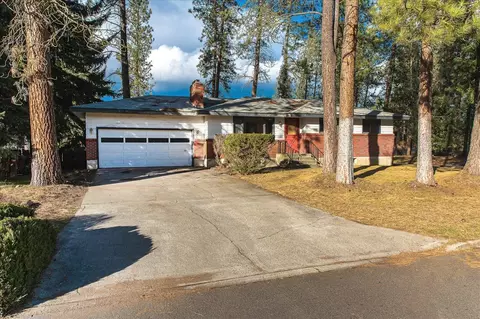 1017 E Greenleaf Dr, Spokane, WA 99208