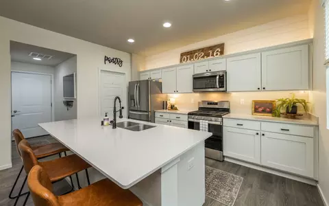 Kitchen - 1011 E Paske Rd, Colbert, WA 99005 photo 2 of 5
