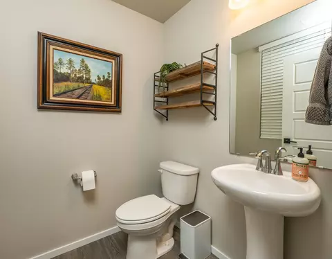 Bath - 1011 E Paske Rd, Colbert, WA 99005 photo 1 of 4