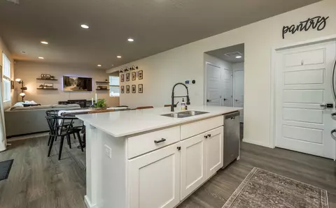 Kitchen - 1011 E Paske Rd, Colbert, WA 99005 photo 4 of 5