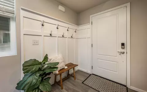 Entry Way - 1011 E Paske Rd, Colbert, WA 99005 photo 1 of 3