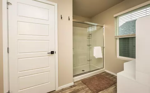 Bath - 1011 E Paske Rd, Colbert, WA 99005 photo 3 of 4