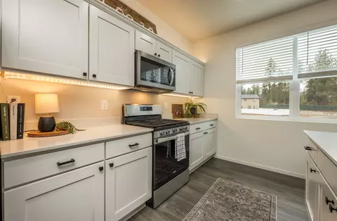 Kitchen - 1011 E Paske Rd, Colbert, WA 99005 photo 5 of 5