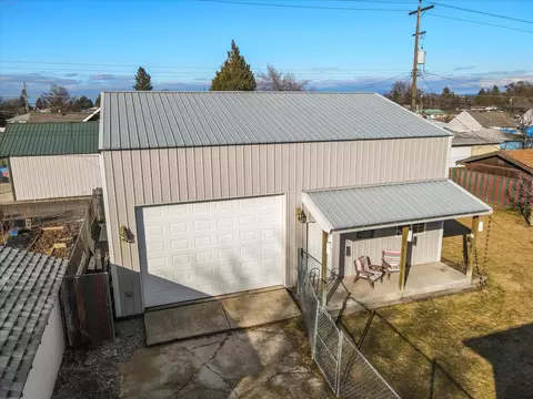 Exterior - 2003 E Bismark Ave, Spokane, WA 99207 photo 4 of 11