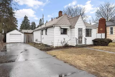 5207 N Maple St, Spokane, WA 99205