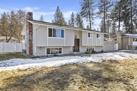 6018 N Cambridge Dr, Spokane, WA 99208