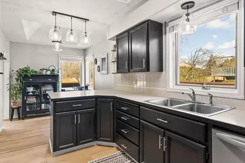 Kitchen - 3211 E 65th Ave, Spokane, WA 99223 photo 2 of 2