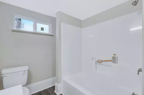 Bath - 1928 E Sharp Ave, Spokane, WA 99202 photo 3 of 8