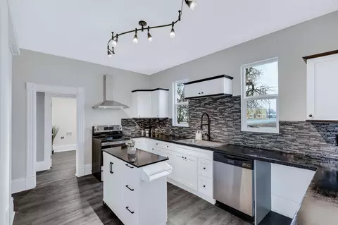 Kitchen - 1928 E Sharp Ave, Spokane, WA 99202 photo 2 of 4