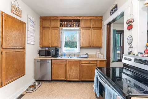 Kitchen - 2423 E 5th Ave, Spokane, WA 99202 photo 1 of 3