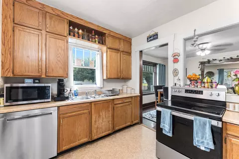 Kitchen - 2423 E 5th Ave, Spokane, WA 99202 photo 2 of 3
