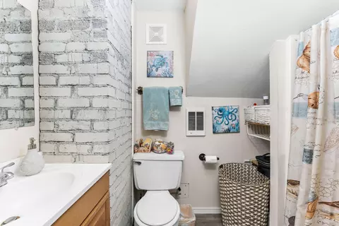 Bath - 2423 E 5th Ave, Spokane, WA 99202 photo 2 of 3