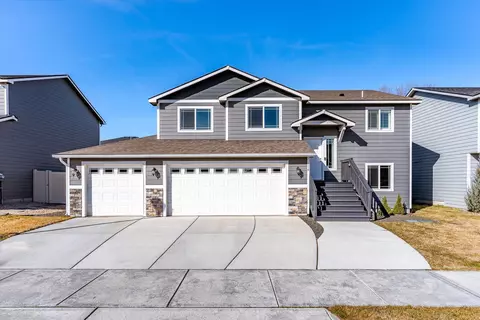 116 S Glenbrook St, Greenacres, WA 99016