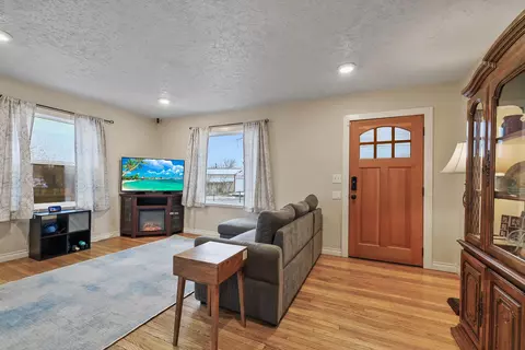 Entry Way - 2011 E Rowan Ave, Spokane, WA 99207 photo 1 of 1