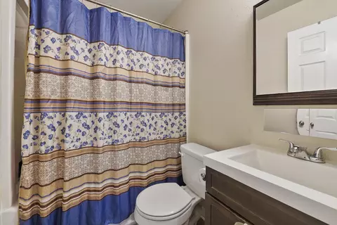 Bath - 2011 E Rowan Ave, Spokane, WA 99207 photo 1 of 2