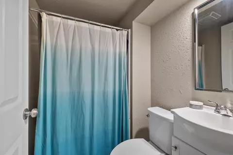 Bath - 2011 E Rowan Ave, Spokane, WA 99207 photo 2 of 2