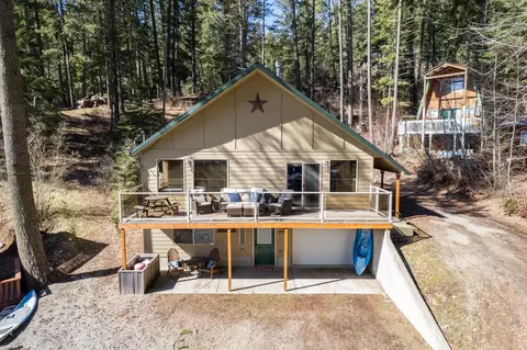 4051 Hanleys Haven Rd, Loon Lake, WA 99148