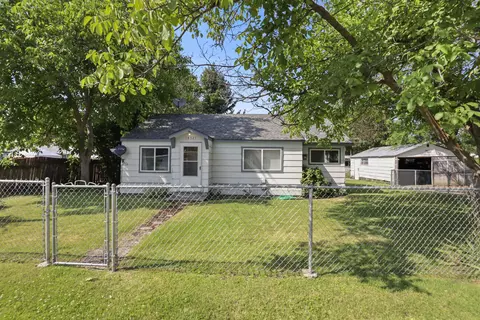 18521 E Cowley Ave, Greenacres, WA 99016