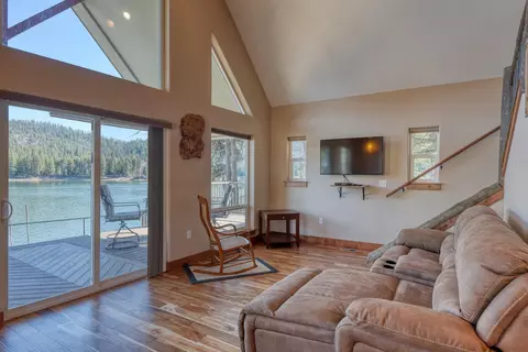 Living - 13 Echo Ln, Cusick, WA 99119 photo 2 of 5