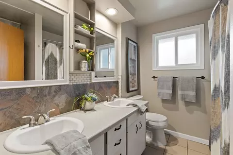 Bath - 11719 E 17th Ave, Spokane Valley, WA 99216 photo 1 of 3