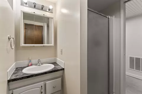 Bath - 11719 E 17th Ave, Spokane Valley, WA 99216 photo 3 of 3