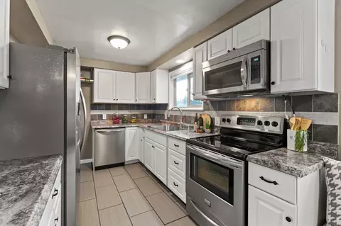 Kitchen - 11719 E 17th Ave, Spokane Valley, WA 99216 photo 1 of 3