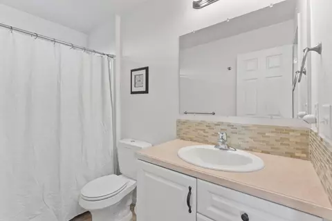Bath - 11809 E Jackson Ln, Spokane Valley, WA 99206 photo 4 of 5